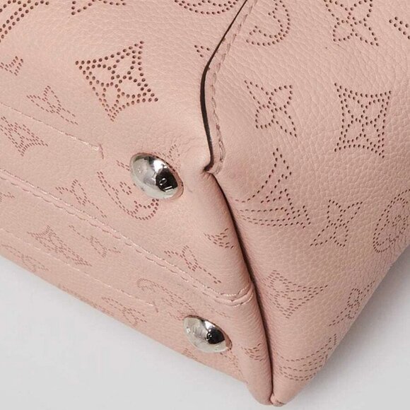 Louis Vuitton Magnolia Monogram Mahina Leather Hina PM Bag w/o Strap - Picture 4 of 12